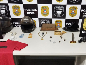 Homem com várias passagens criminais é preso com arma, munições e maconha