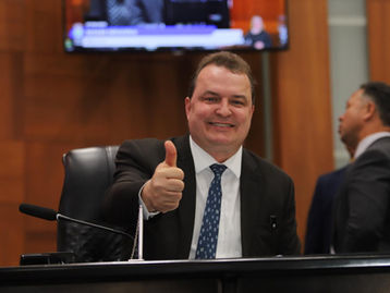 Assembleia Legislativa economiza R$ 100 milhões sob gestão de Max Russi