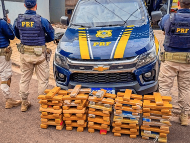 Dupla é presa transportando 100 kg de maconha e comprimidos do ecstasy em MT