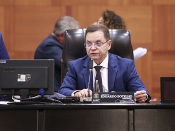 Para permanecer no União Brasil, Botelho cobra prévias com Fábio Garcia: "Tem que ser democrático"