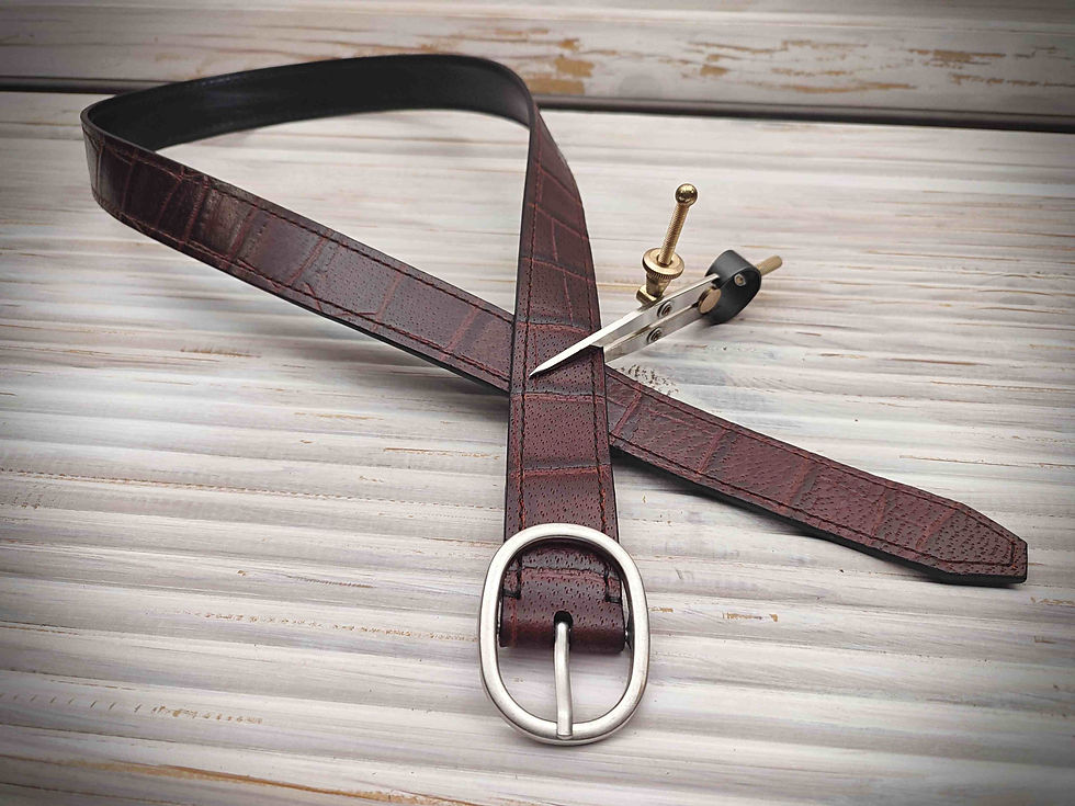 Gürtel bordeaux handgenäht