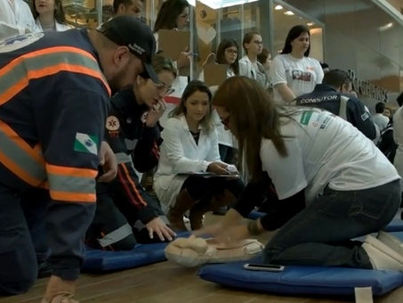 1º RCP Day ensina técnicas de reanimação cardiopulmonar ao público no Balneário Shopping