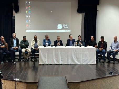 Porto de Itajaí voltará a ter movimentação de contêineres em cerca de um mês