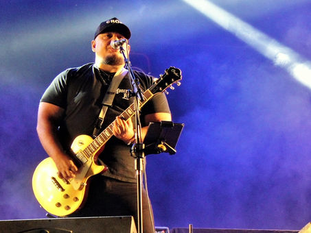 Digão Raimundos se apresentará em Itapema para marcar o Dia Mundial do Rock