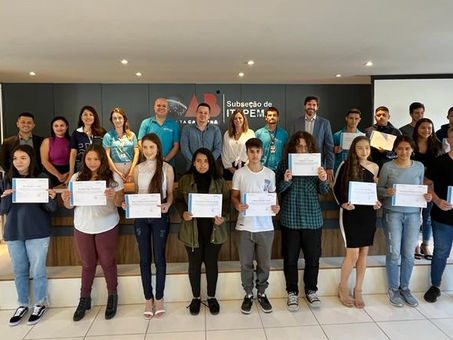 Itapema: Jovens recebem certificado do curso de capacitação para o mercado de trabalho