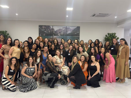 Rede de Escolas de idiomas lança projeto para fortalecer inteligência emocional e empreendedorismo feminino