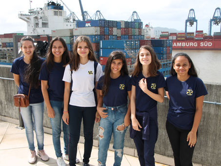 “Elas na Logística” desperta interesse pelo Comércio Exterior em meninas da rede pública de Itajaí