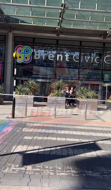 🚨 BREAKING: 🚨 ‼️ 🔔 STABBING 🚨: Stabbing reported inside Labour run council Brent office. Police officers are on the scene and are asking people to avoid the area