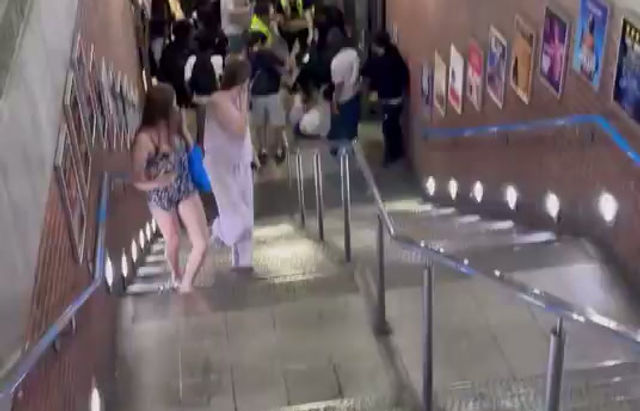 BREAKING NEWS! Absolute Mayhem at apparently West Ham Station; this video clip & station CCTV should help @BTP Identify everyone Involved 👇🤷♂️🙄