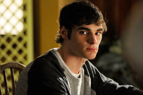 #BreakingBad star RJ Mitte has died by suicide at the age of 34 Really sad news. RIP x