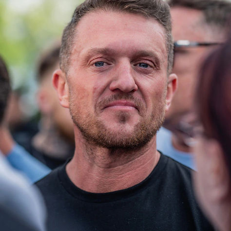 🚨 BREAKING: 🚨 ‼️ 🔔 Activist Tommy Robinson has been detained by counter-terrorism police at an airport