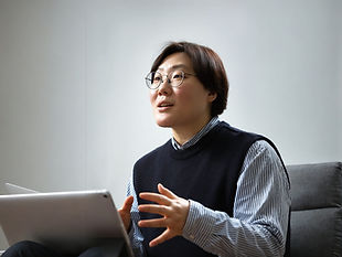 김은희2-684x1024 (1)_edited.jpg