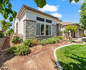 a64899_a33c78cd3aef421480aae8fa0a729645~mv2 (1).jpg