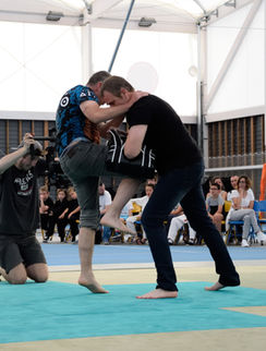 Combat de self-défense : techniques spectaculaires