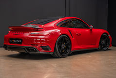 Red Porsche 911 in the studio – professional car photography