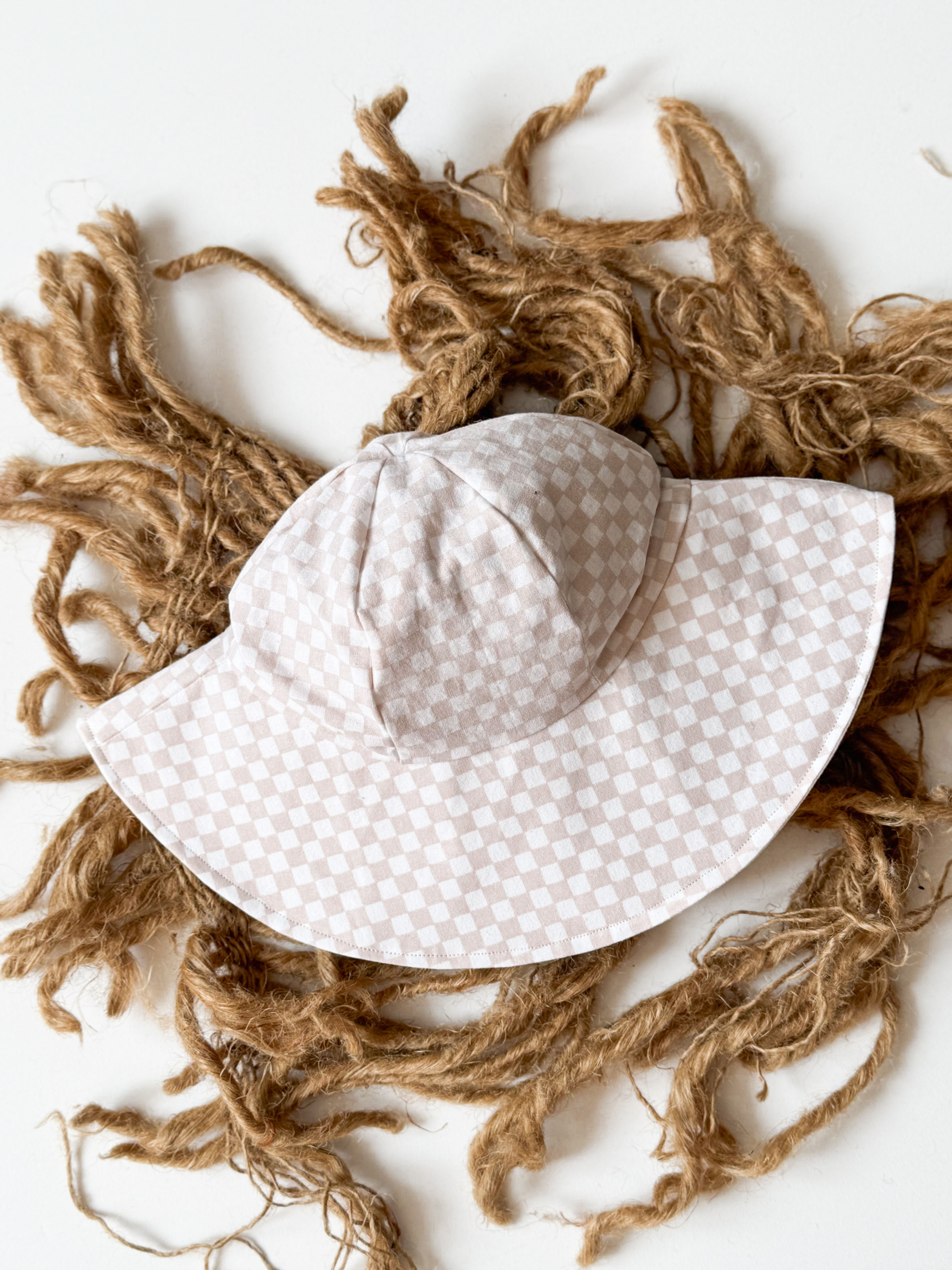 Beige Breeze Checker Size XL