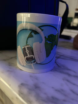 Taza de 8 oz. azul con audifonos