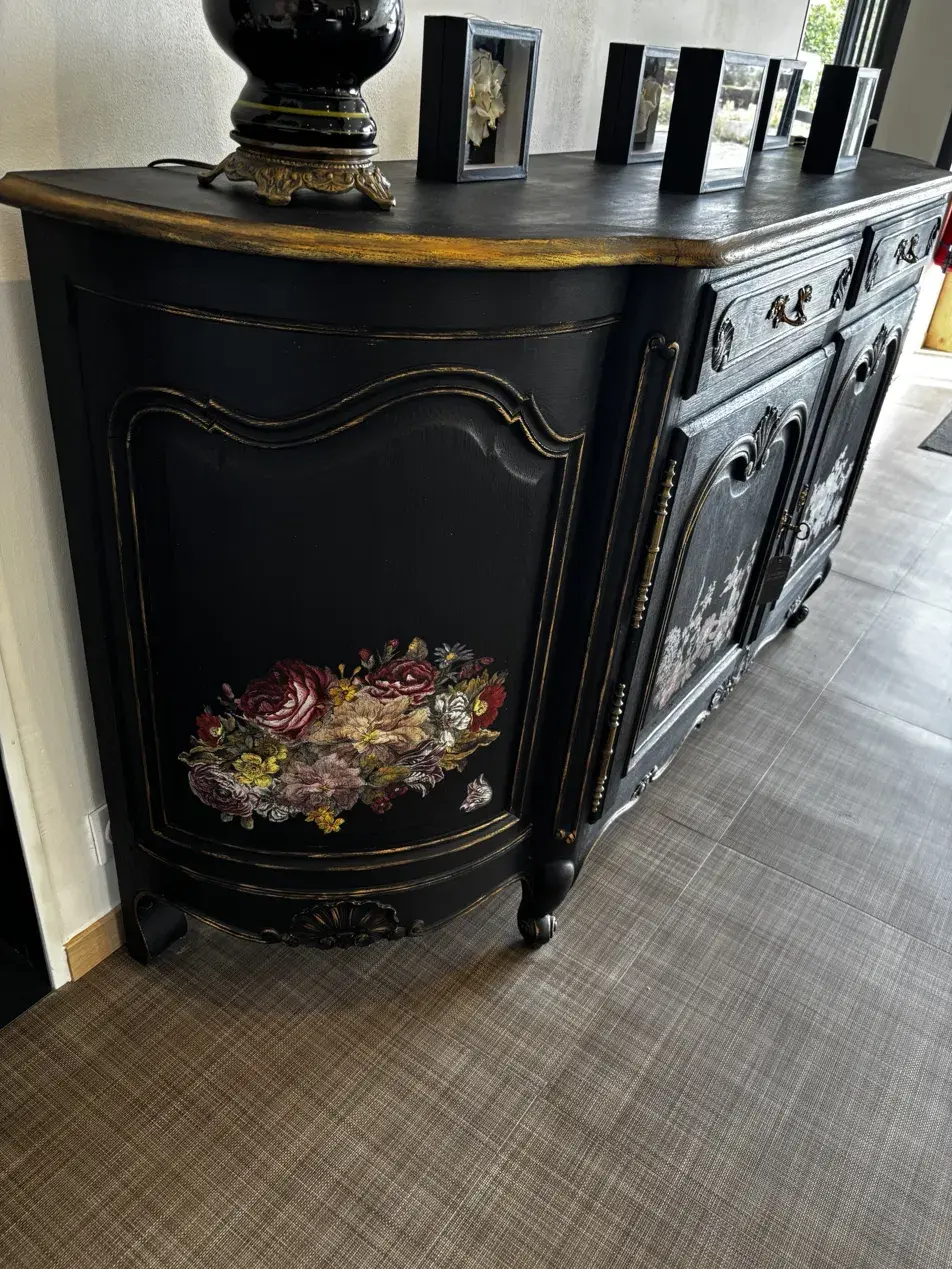 Miniature : La Première Floraison | Buffet enfilade galbé noir et or