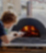 Arvid snurrar pizza.jpg