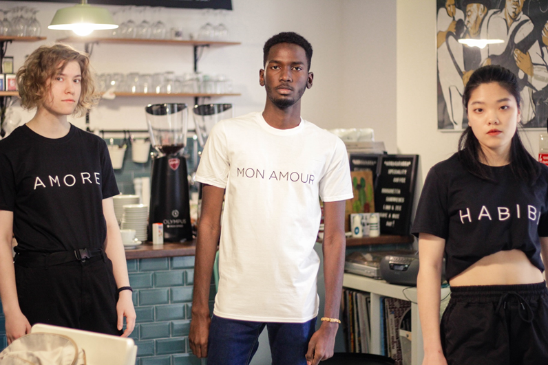 A szeretet és a sokszínűség értékeit hirdeti saját divatmárkáján keresztül Anas Hawari. (Forrás: Anky Pery)