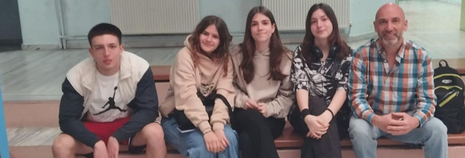 Alumnos con Antonio.jpeg