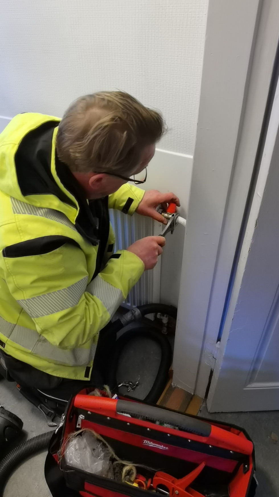 Kanavansuu School Renovation – Gamified Cohousing Lappeenranta: Replacement of all broken district heating connections. All heaters now work!