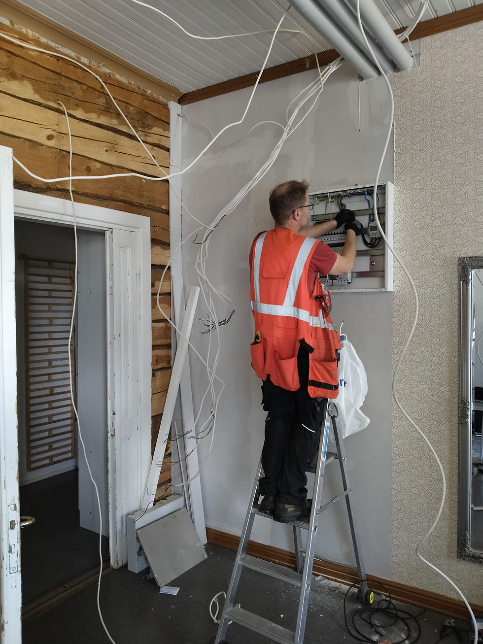 Kanavansuu school renovation – Gamified Cohousing Lappeenranta: change of old electricity cables and panels to new ones.