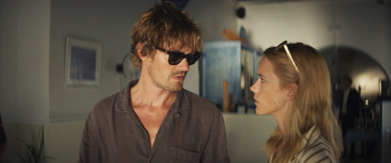 Prihaja kriminalna drama z naslovom Otoki (Islands), ki razkriva zgodbo teniškega trenerja, ki se mu po srečanju z eno od družin, ki je na dopustu, svet obrne na glavo.