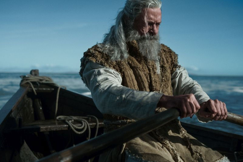 Robin Hood se po življenju, polnem kriminala in umorov, spopada s svojo preteklostjo in je po bitki, za katero je mislil, da bo njegova zadnja, hudo ranjen. V rokah skrivnostne ženske se mu ponudi možnost odrešenja.