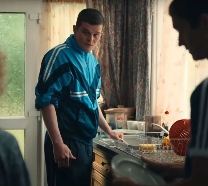 John Davidson je bil že v mladosti diagnosticiran s Tourettovim sindromom, kar ga je odtujilo od vrstnikov. Sooča se je z izzivi stanja, ki ga je malo ljudi videlo ali razumelo, kar je vodilo v socialno izolacijo in osebne težave. Kljub temu so ga te izkušnje oblikovale in mu pomagale razviti odpornost ter življenjsko perspektivo.