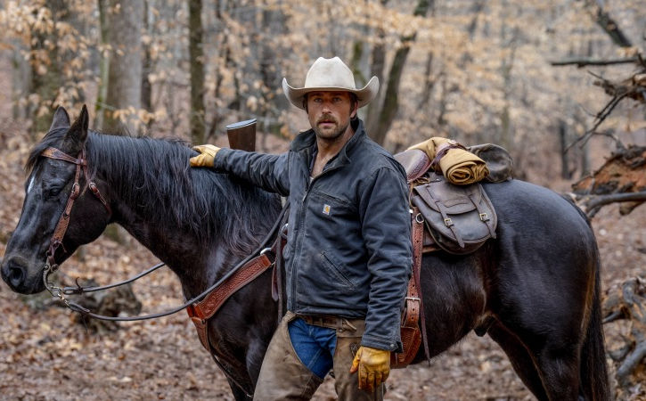 Nekdanji rodeo kavboj (upodobi ga Brandon Sklenar; Hišna pomočnica, Srhljiva sporočila, Konča se z nama) vzame zadeve v svoje roke, ko njegovo hčerko ugrabijo in zanjo zahtevajo odkupnino. Skupaj z njenim zvestim psom se jo odpravi iskat, da bi jo pripeljal domov, pri iskanju pa ga ne bo nič ustavilo.