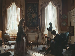 DAISY EDGAR-JONES, ESME CREED-MILES, BODHI RAE BREATHNACH in CAITRIONA_Razsodnost in rahlo