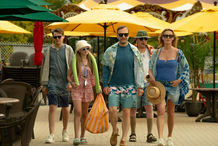 Sredi avgusta se v kinematografe vrača Hutch Mansell v podobi Boba Odenkirka v nadaljevanju akcijske srhljivke Nihče 2 (Nobody 2). Tokrat se družina na krajšem oddihu znajde na muhi krvoločne mafijske šefinje.