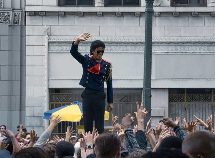Film pripoveduje zgodbo o življenju Michaela Jacksona onkraj glasbe in sledi njegovi poti od odkritja izjemnega talenta kot vodja skupine The Jackson 5 do vizionarskega umetnika, ki so ga ustvarjalne ambicije gnale v neizprosno prizadevanje, da postane največji performer na svetu.