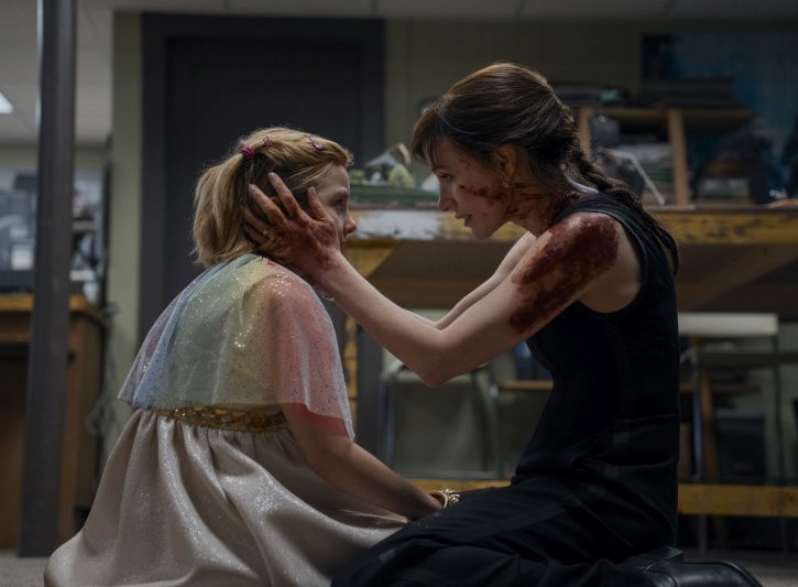 Jeseni v kinematografe vstopa grozljivka z naslovom Druga mamica (Other Mommy), ki razkriva zgodbo deklice, ki je v stiku z zloveščim bitjem, ki je podobno njeni materi, ki jo upodobi Jessica Chastain.