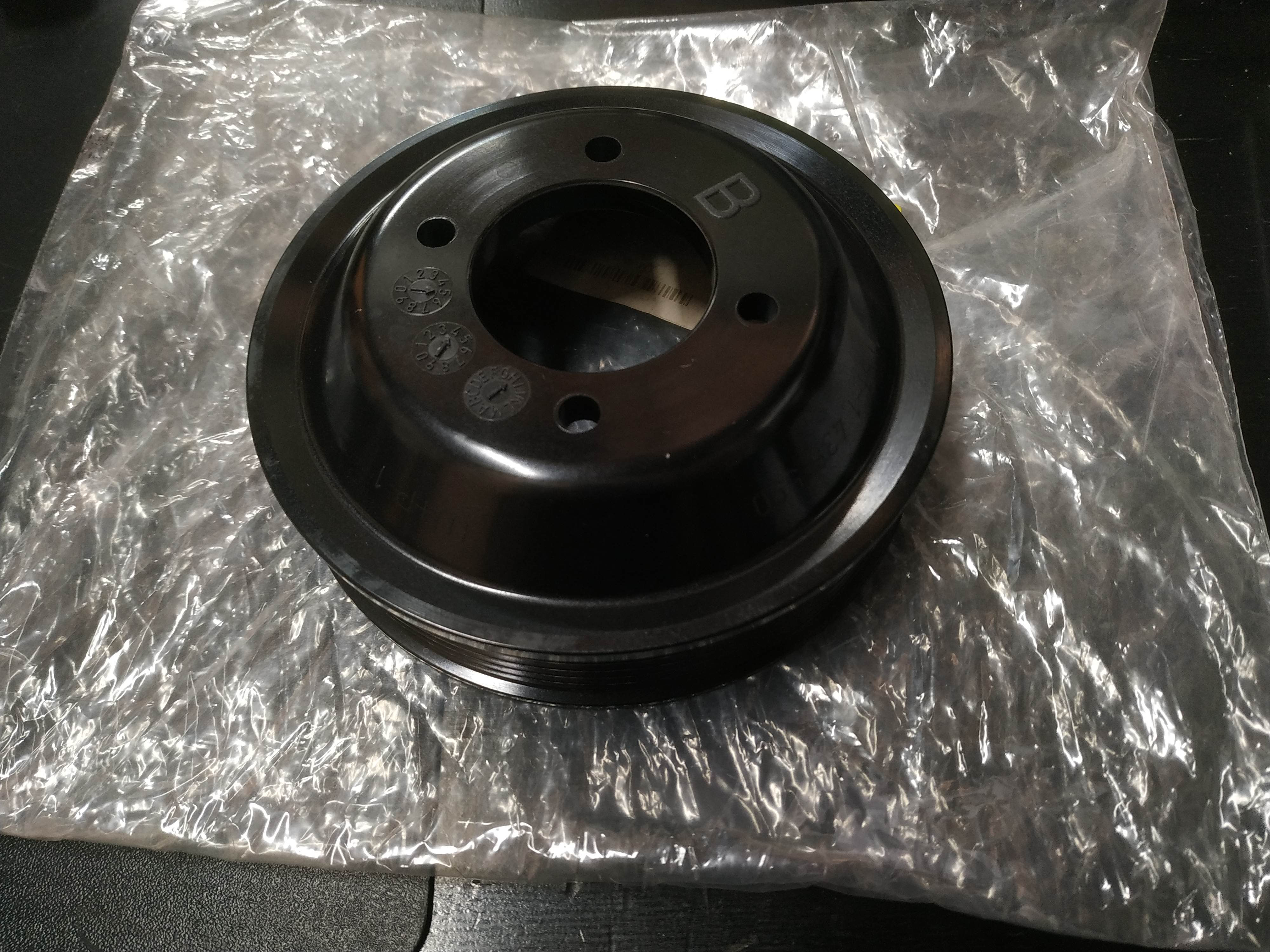 BMW E38-E39-Z3 coolant pump pulley !NEW! !GENUINE! 11511436590