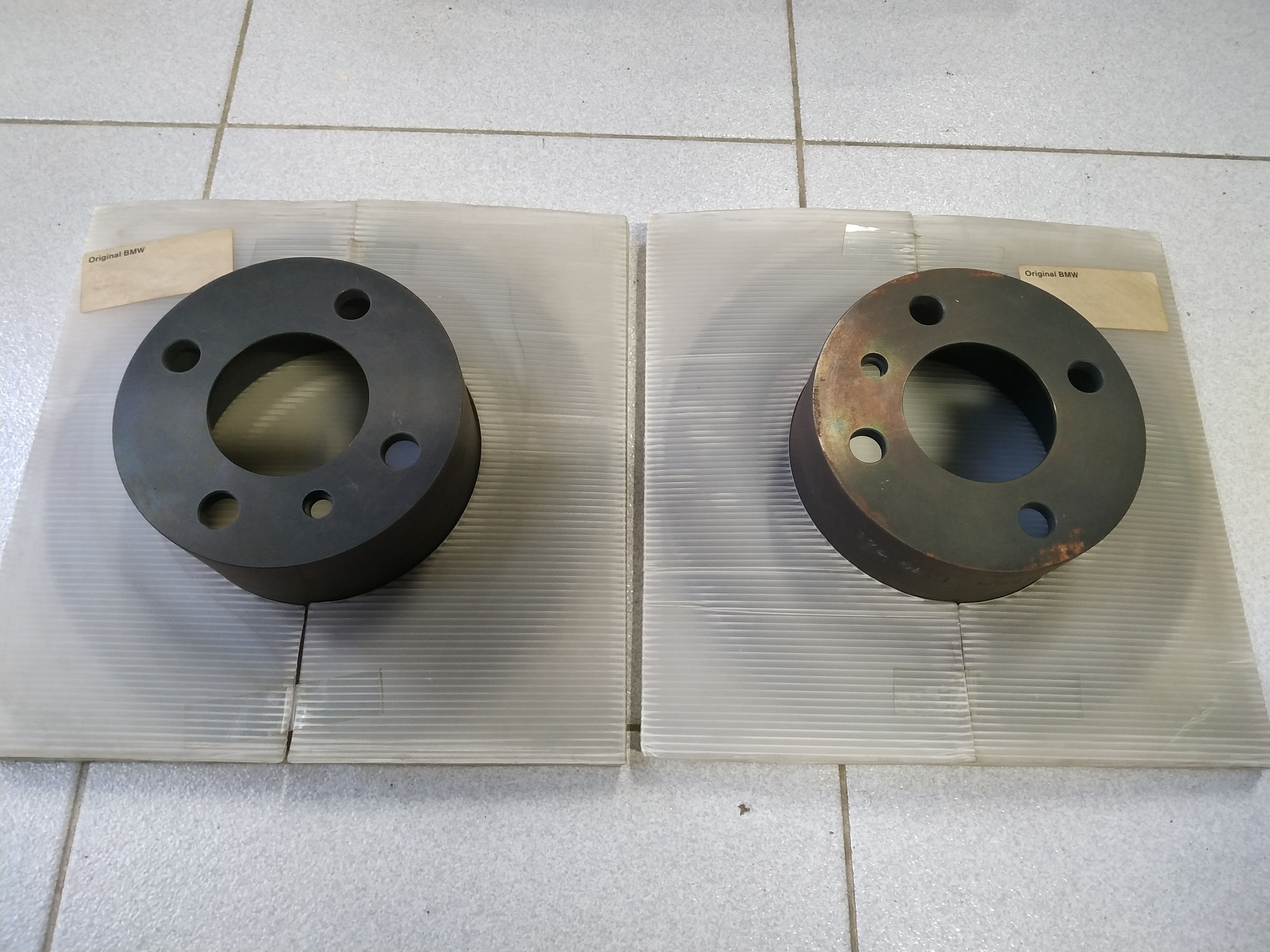 BMW E21 brake discs(2) front !NEW! NOS NLA GENUINE 34111119248-34111163128