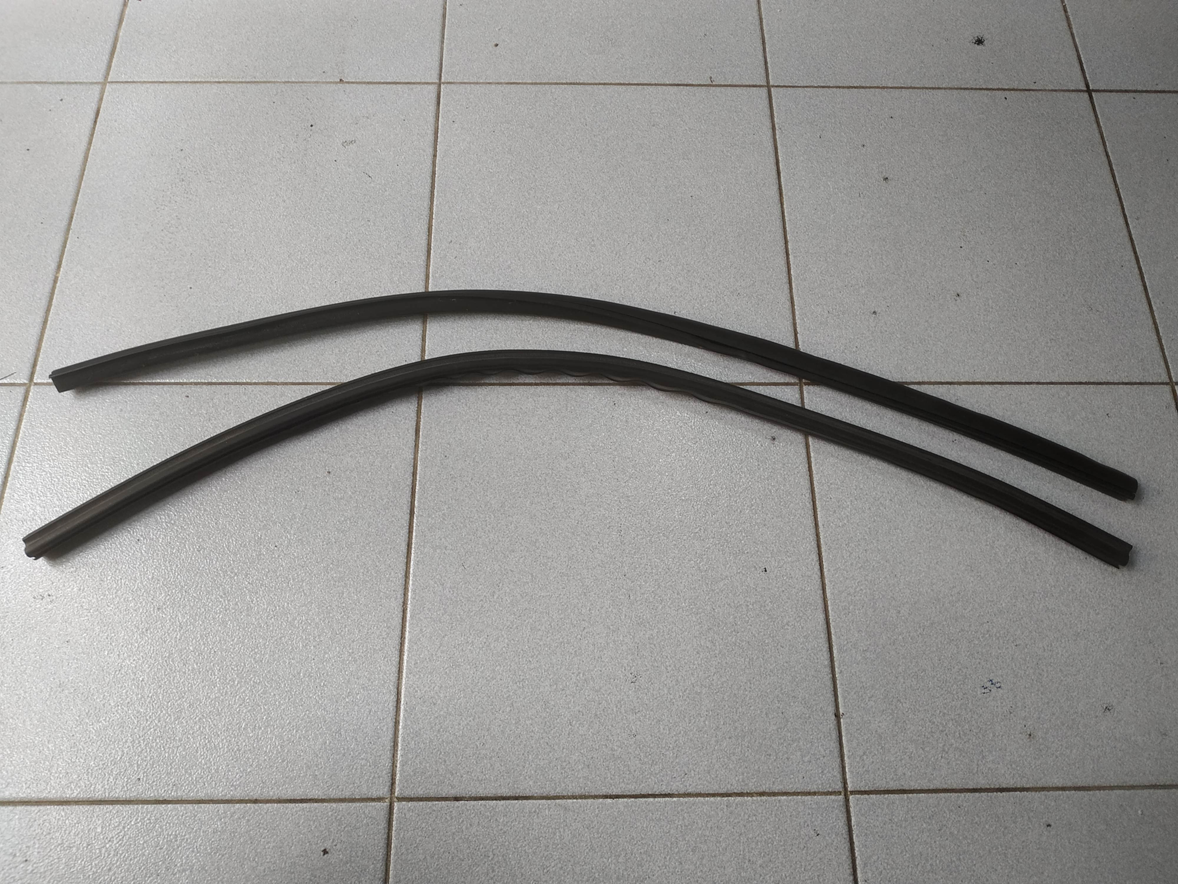 BMW E10 door weatherstrips(2) lower L=910mm !NEW! NOS GENUINE 51711813507