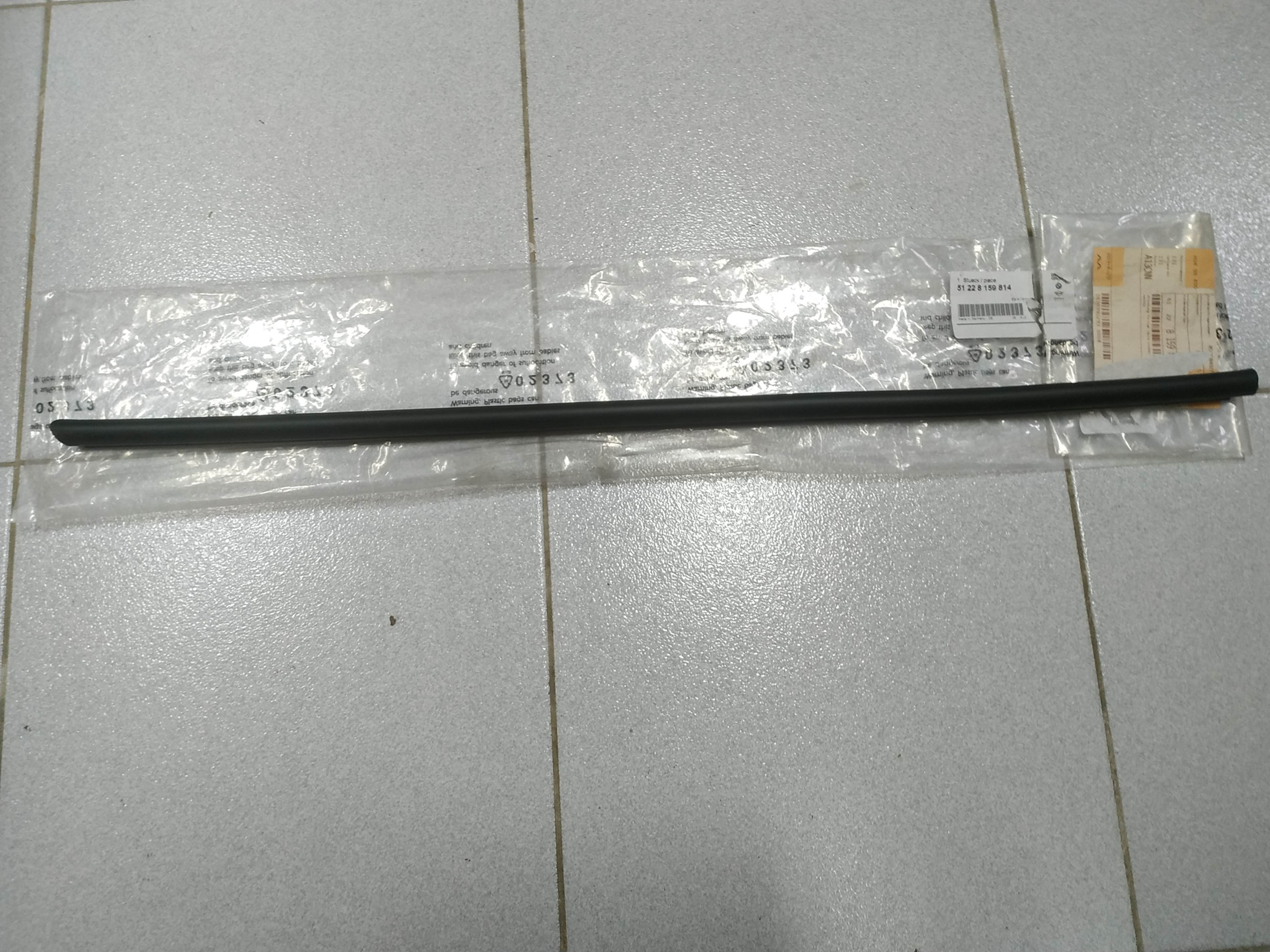 BMW E39 sealing between door and column rear right !NEW! GENUINE 51228159814