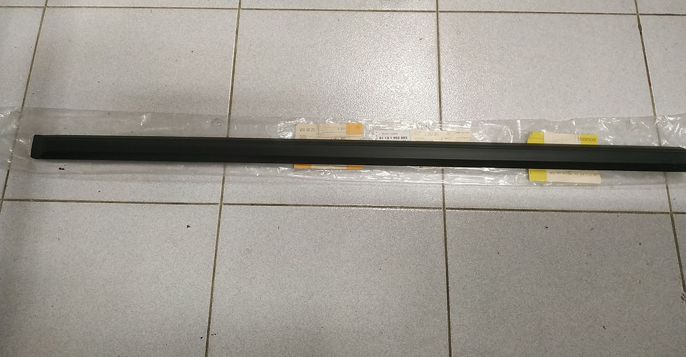 BMW E30 molding door front left SEDAN SCHWARZ !NEW! GENUINE 51131952893