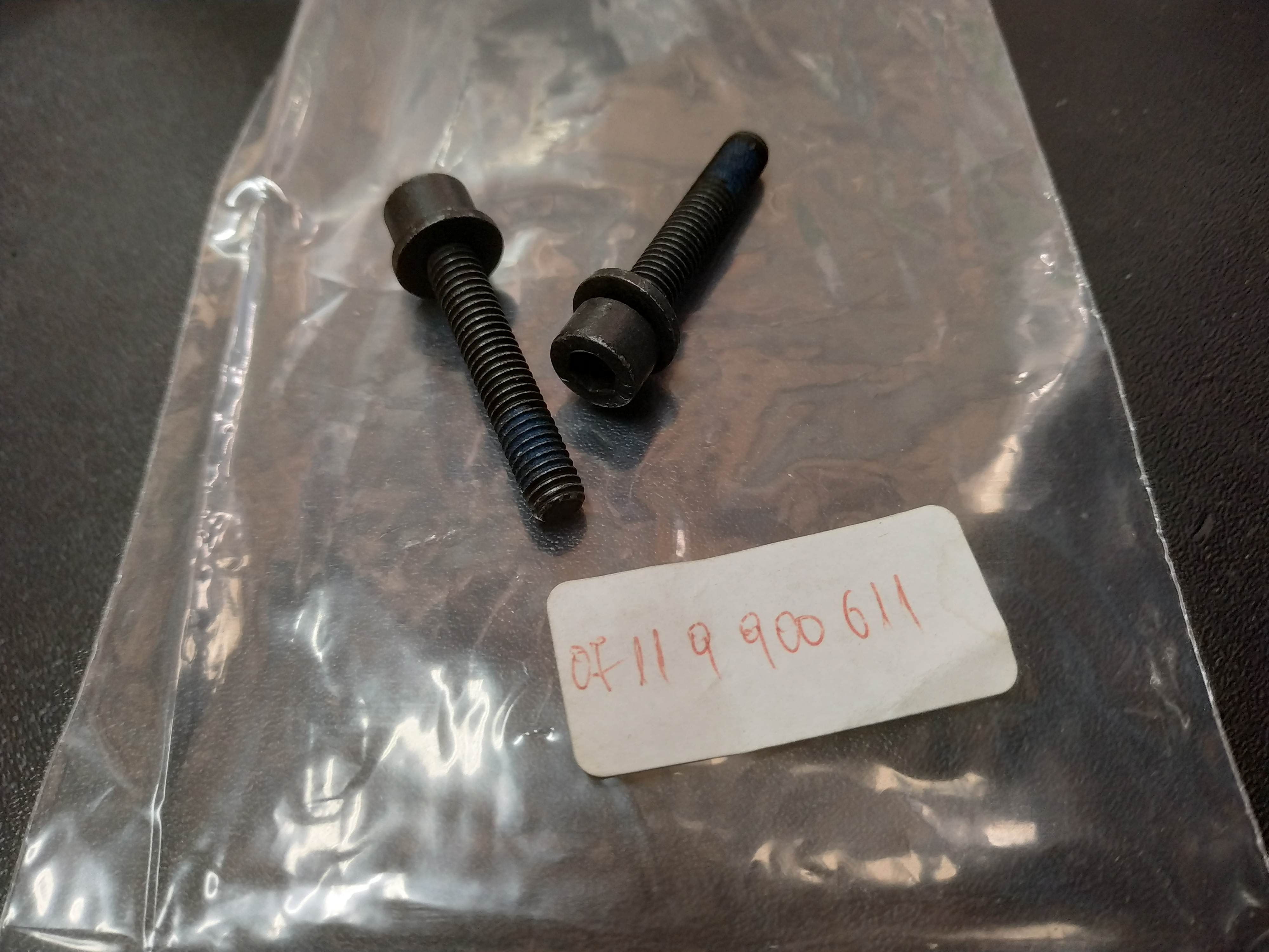 BMW E34-E36 throttle body screws(2) M40 !NEW! !GENUINE! 07119900611