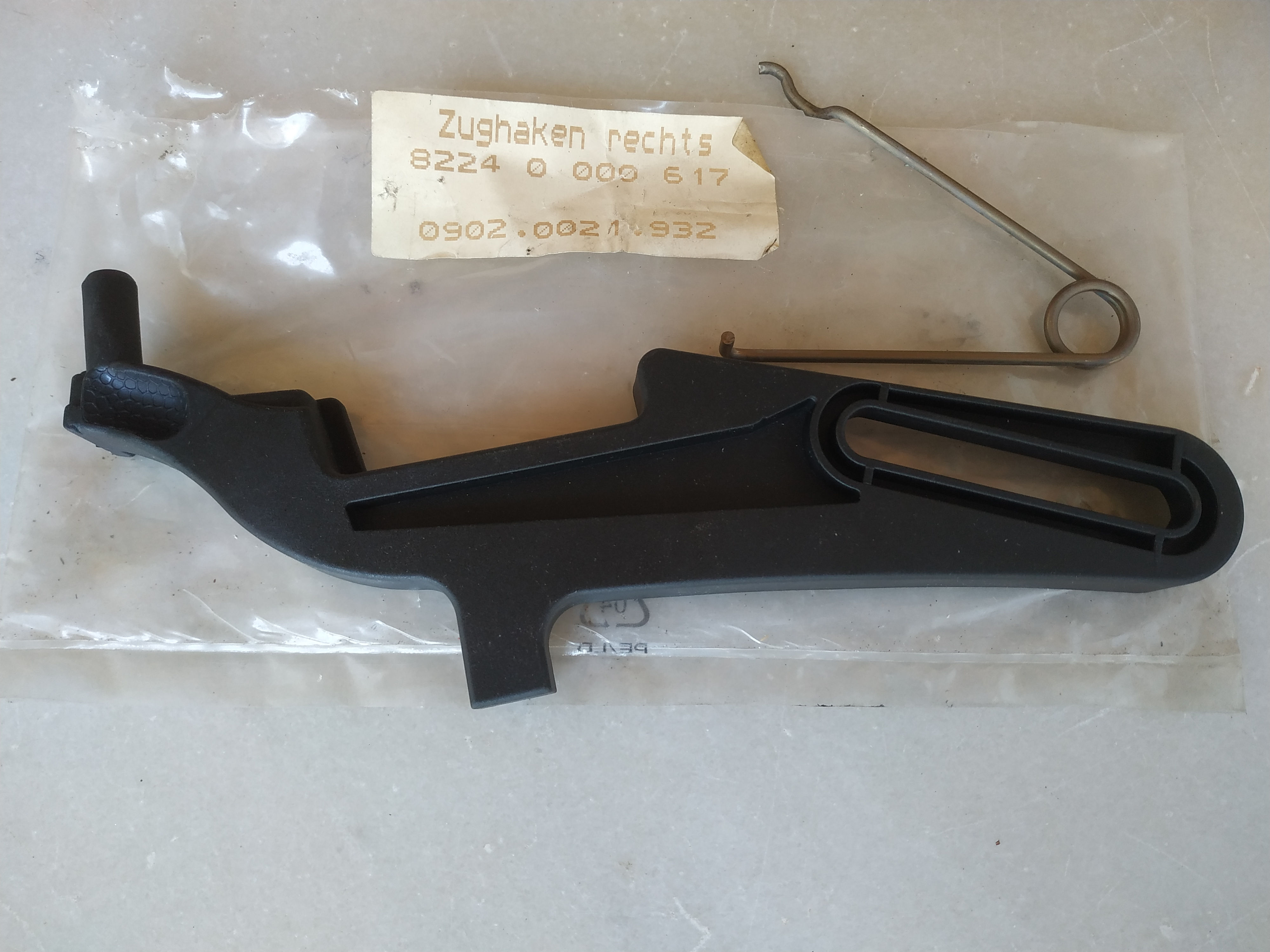 BMW E36 Convertible wind deflector cable hook right NEW NLA GENUINE 82240000617