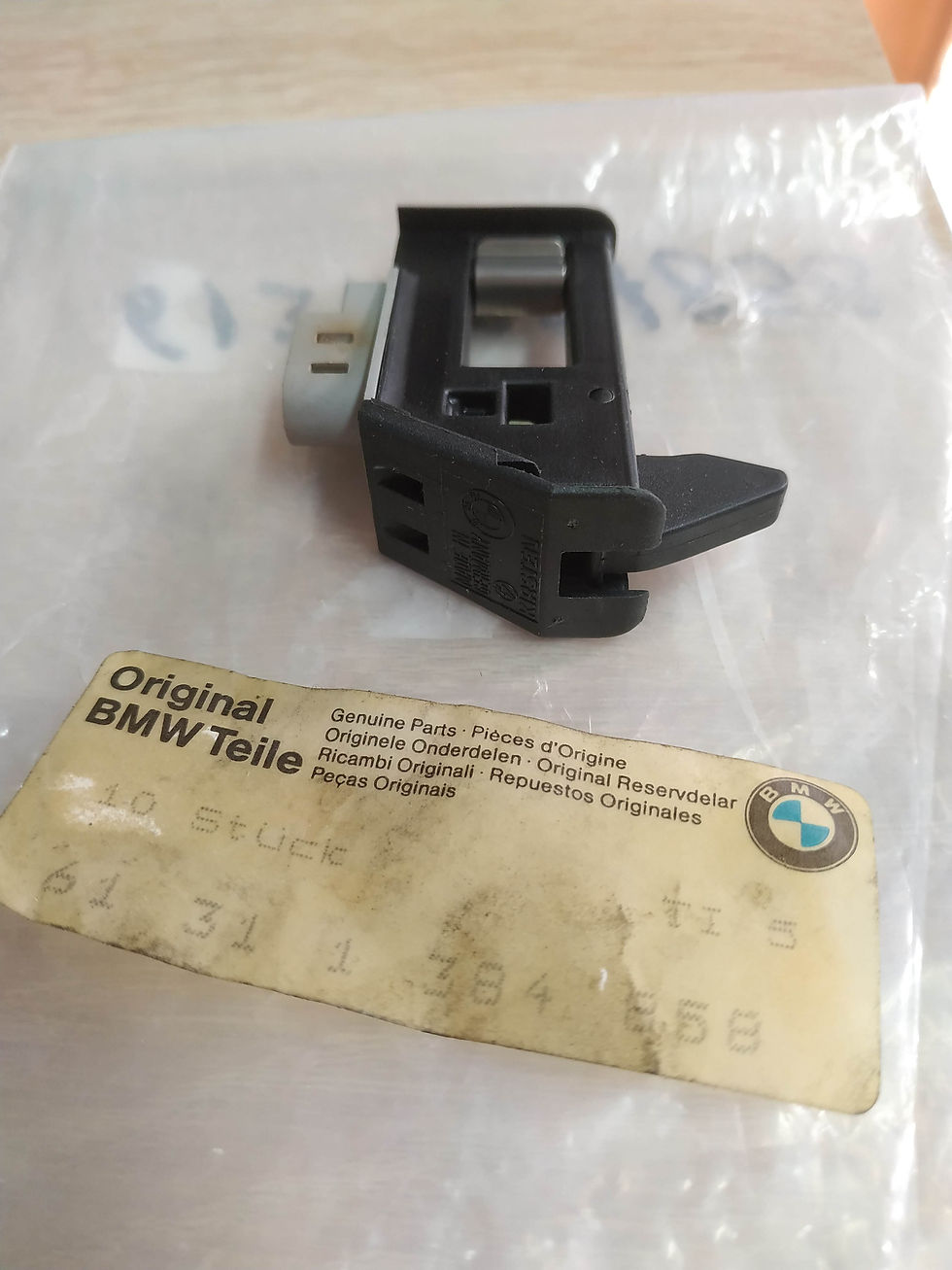 Thumbnail: BMW E34-E32 switch striker plate !NEW! !GENUINE! 61311384858