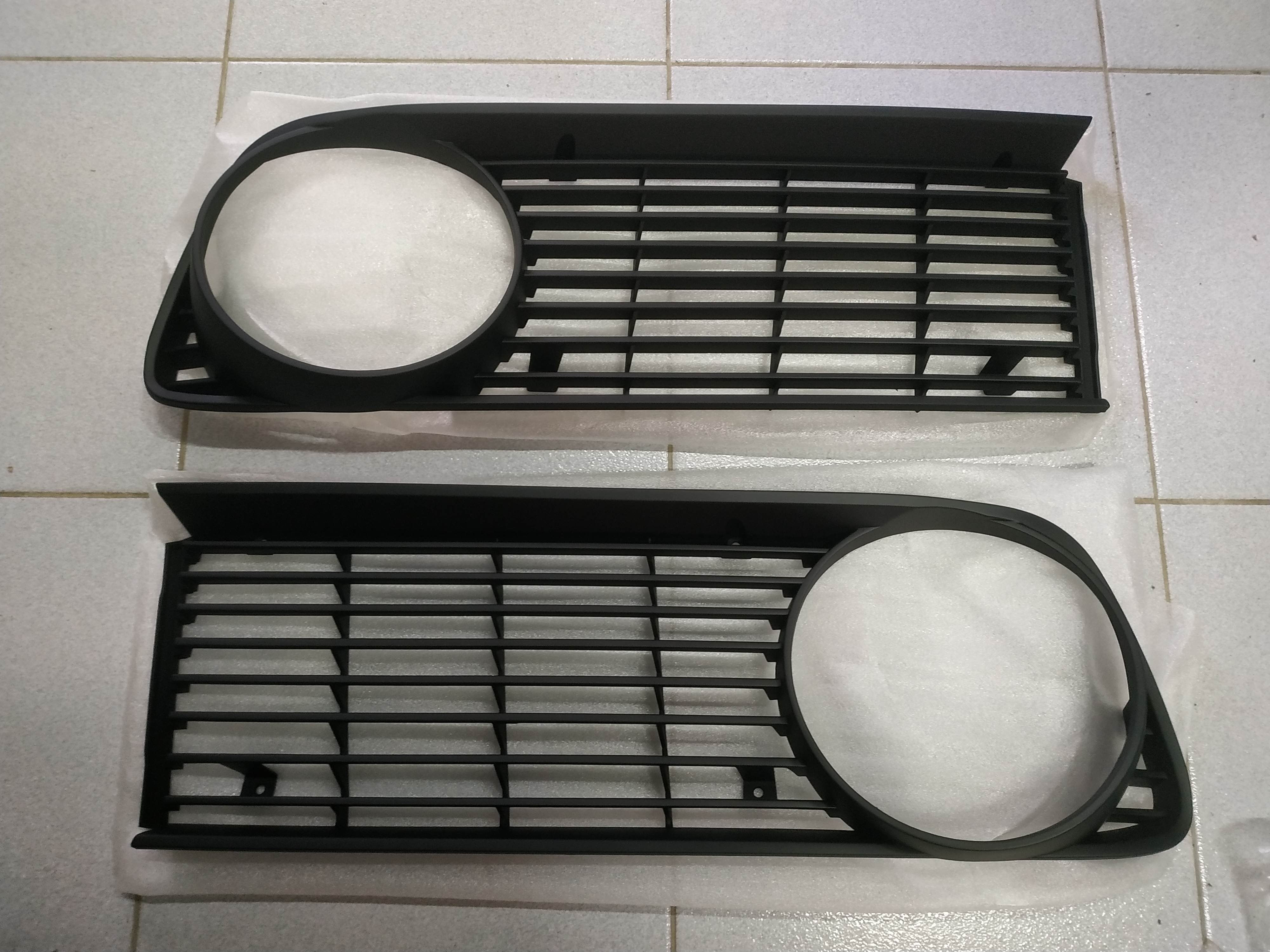 BMW E10 headlight grilles plastic L+R !NEW! 51131826593 51131826594