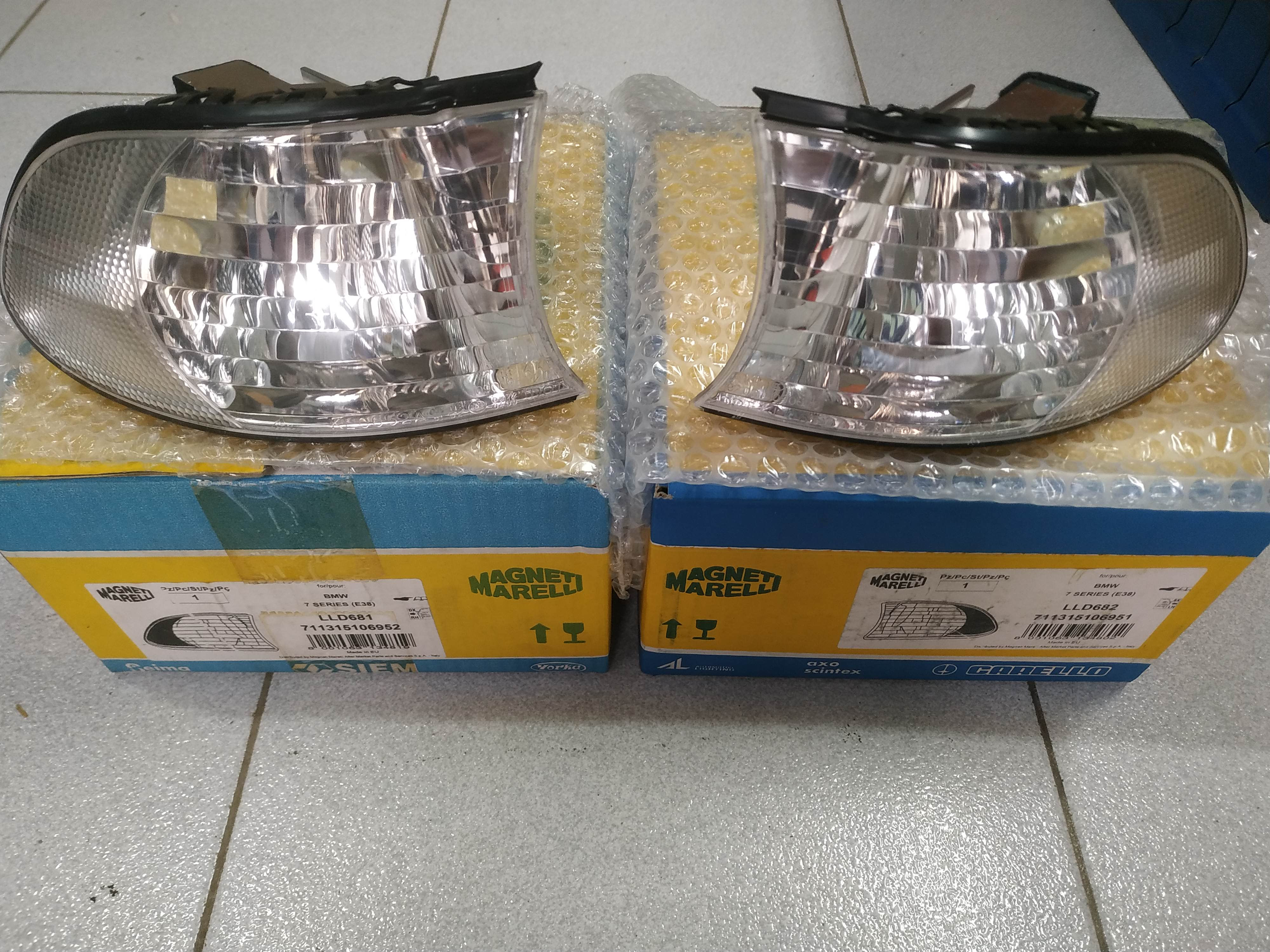 BMW E38 turn signals L+R clear white !NEW! OEM 63138387633 63138387634