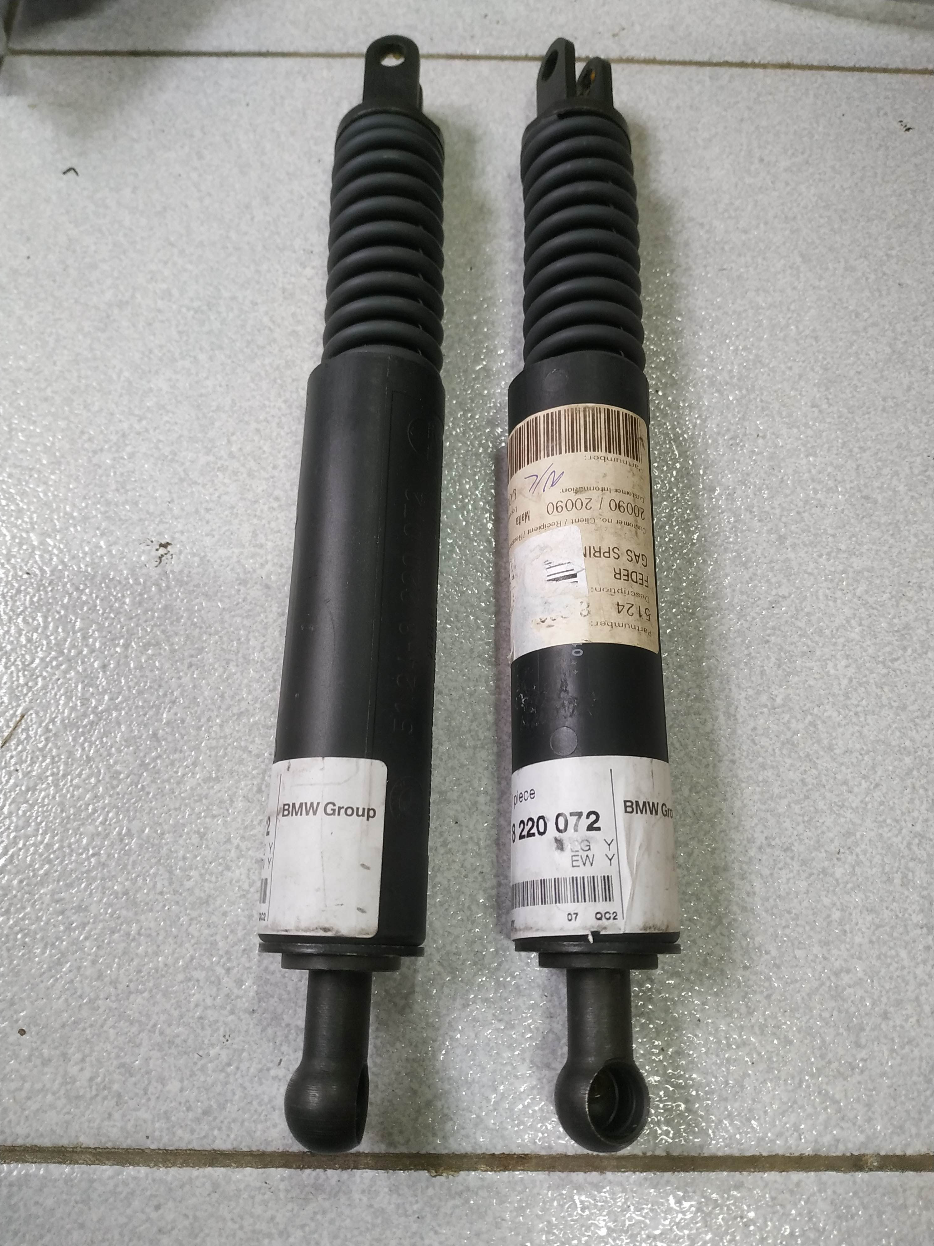 BMW E39 Touring trunk lid pressurized springs(2) 1600N NEW GENUINE 51248220072