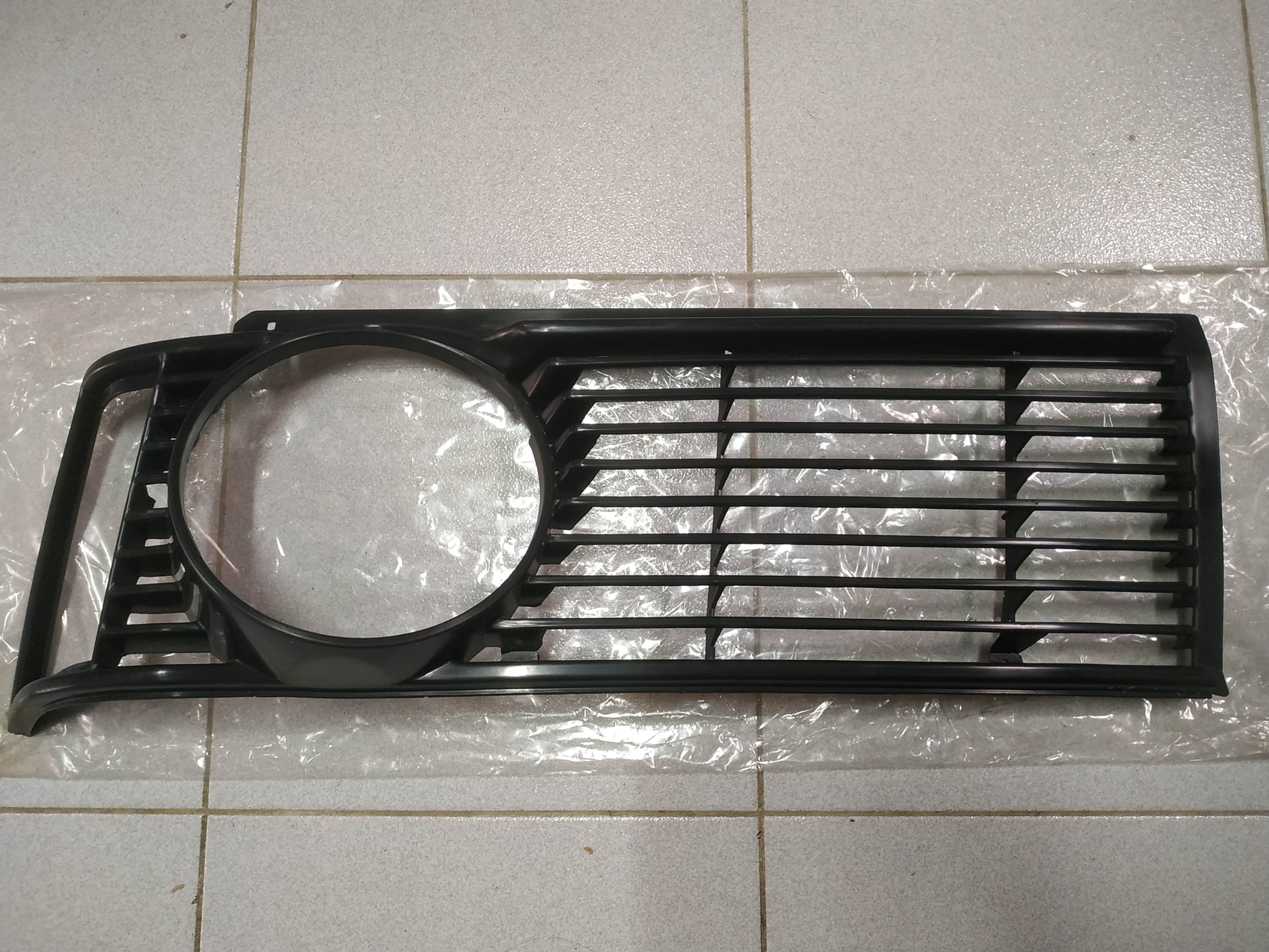 BMW E21 headlight grille right single !NEW! 51131834760