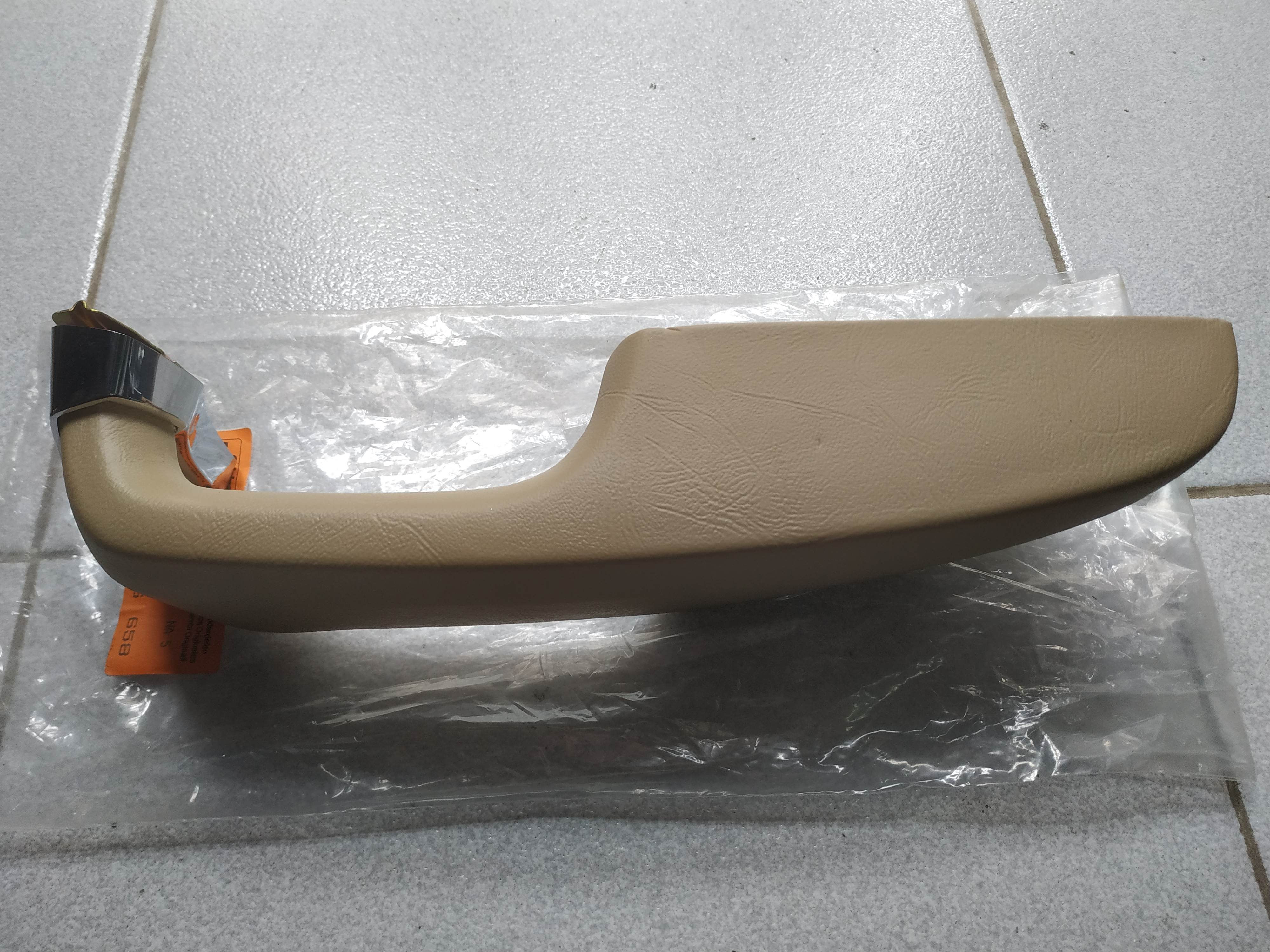 BMW E21 door armrest right rear PERGAMENT !NEW! NOS NLA GENUINE 51411886658
