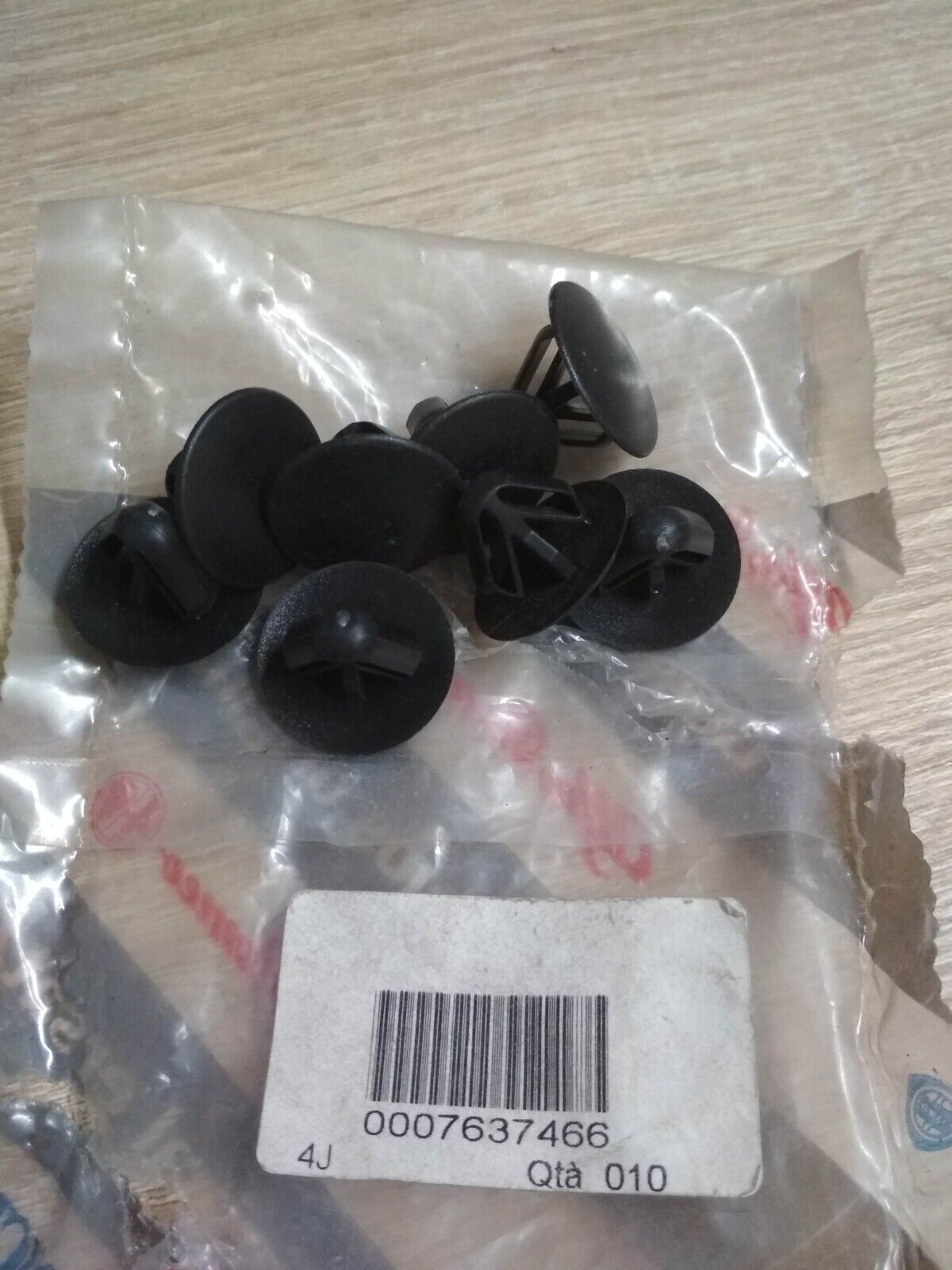 LANCIA FIAT ALFA ROMEO trim panel clips (8) !!NEW!! !!GENUINE!! 7637466
