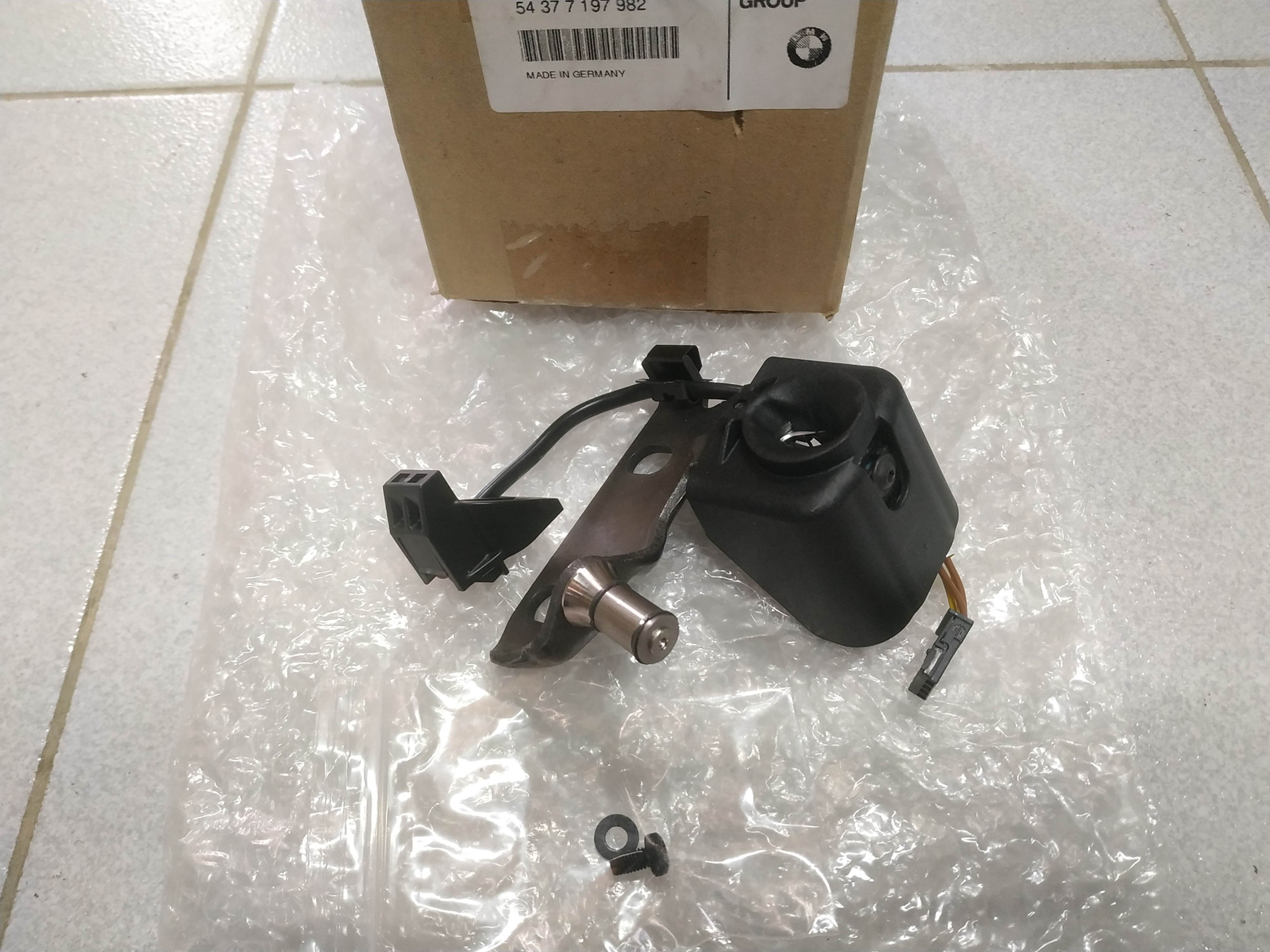 *BMW E93-F33-F83+LCI hardtop base plate right !NEW! !GENUINE! 54377197982